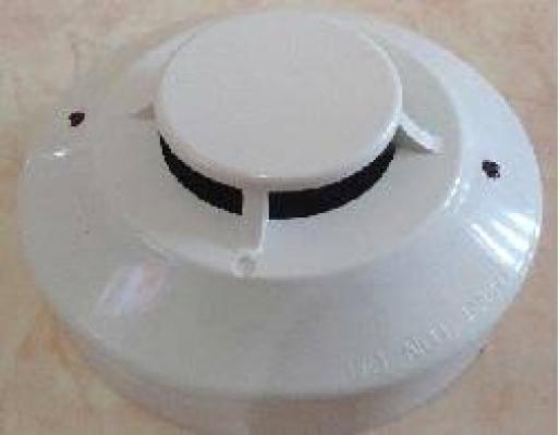 Smoke Detector / Detektor Asap, alarm kebakaran jogja, fire alarm jogja, Instalasi alarm kebakaran jogja, perbaikan alarm kebakaran, perbaikan fire alarm, pembuatan MCFA (Main Control Fire Alarm), pembuatan FACP (Fire Alarm Control Panel)